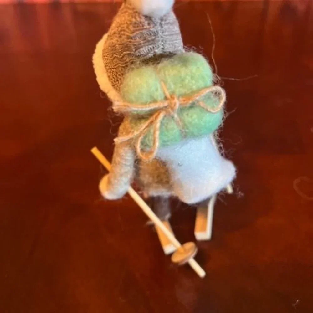 Vintage style Wool‎ & Felt Skiing Santa Claus Christmas Ornament with backpack